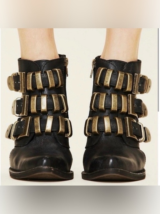 Jeffrey Campbell Shoes - Jeffrey Campbell Buckle Ankle Boots Womens 7 Black Leather Distressed Triple Str